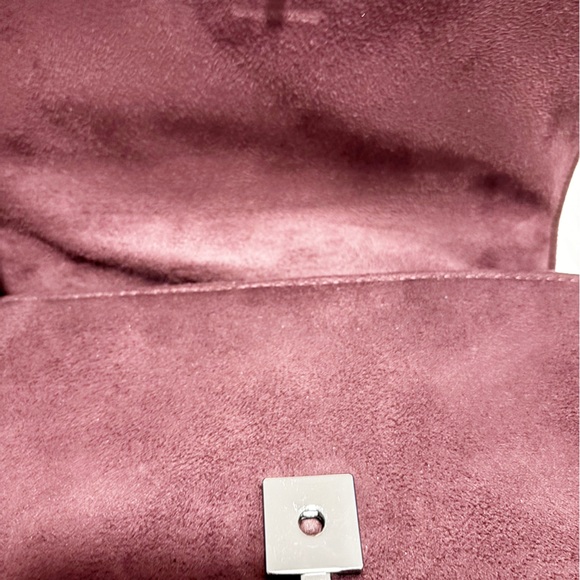 Elegant Croc-Embossed Suede Crossbody Burgundy Flap Ring Hardware 2 Straps - Picture 9 of 16